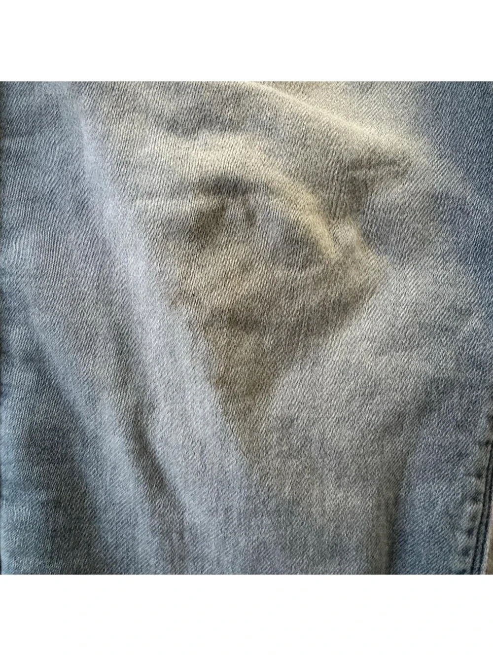 Signature Levi Jeans S37 Slim Light Wash Denim Stain Flaw
